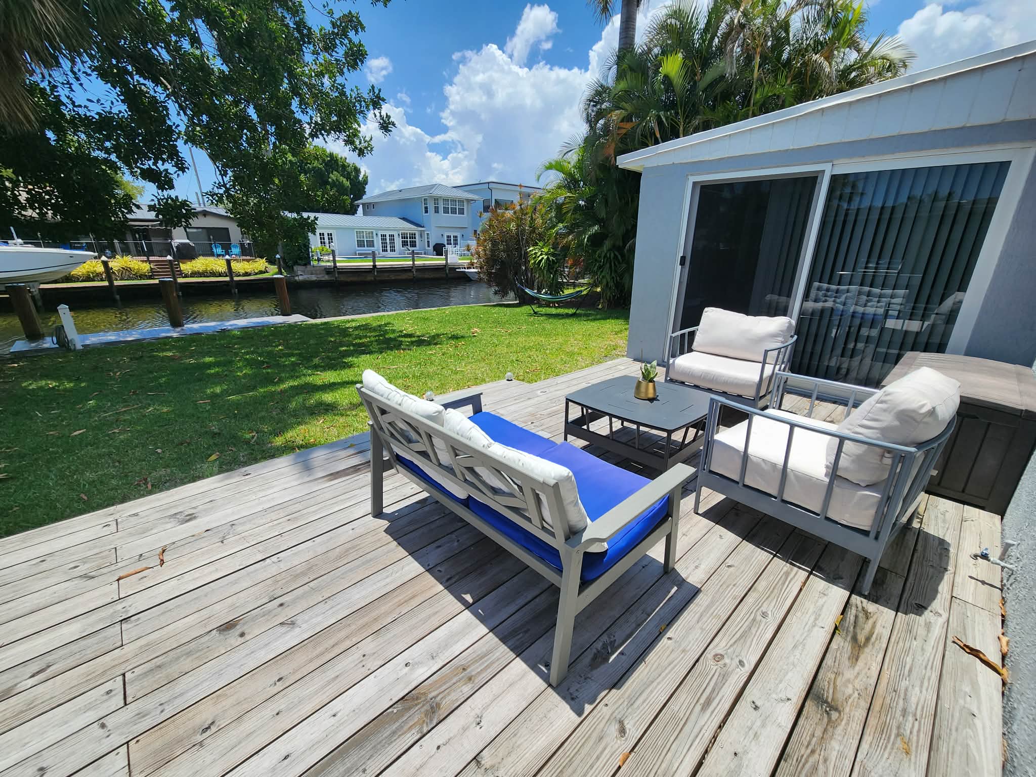 Waterfront 2BR Oasis, Quiet Island Near Beach and Airport, Boat Dock
